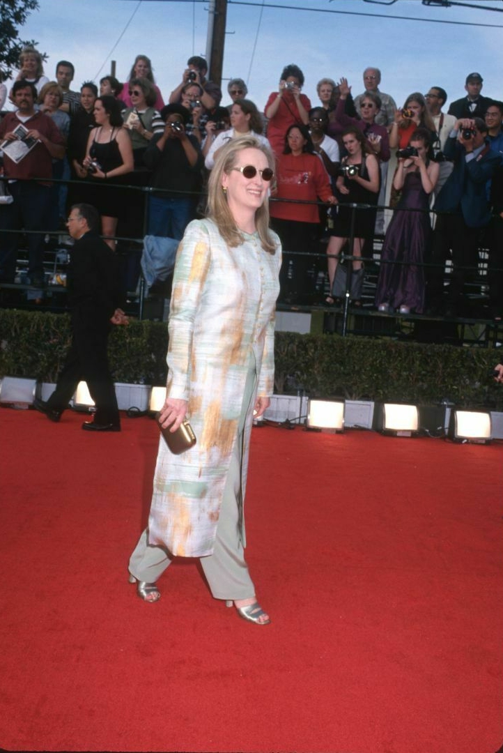 sagaward2000ca011a.jpg