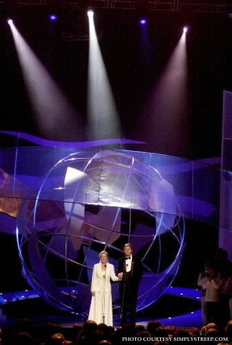 nobelpeaceprize2001show008.jpg