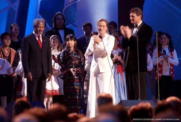 nobelpeaceprize2001show017.jpg