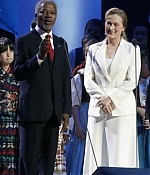 nobelpeaceprize2001show018.jpg