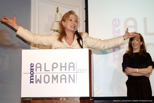 morealphawomanaward2003show007.jpg