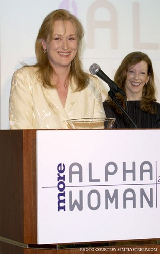 morealphawomanaward2003show012.jpg