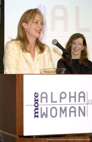 morealphawomanaward2003show014.jpg