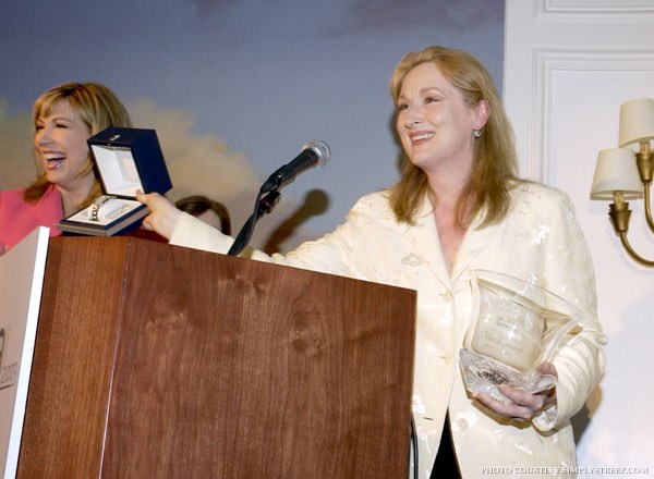 morealphawomanaward2003show015.jpg