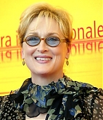 Filename=venice2004photocall007-024.jpg
Filesize=88KiB
Dimensions=321x480
Date added=Feb 16, 2013 venice2004photocall007-024.jpg