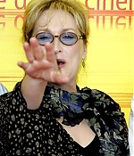 Filename=venice2004photocall007-025.jpg
Filesize=98KiB
Dimensions=334x480
Date added=Feb 16, 2013 venice2004photocall007-025.jpg
