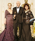 Filename=oscar2006press038.jpg
Filesize=52KiB
Dimensions=342x500
Date added=Jun 11, 2009 oscar2006press038.jpg