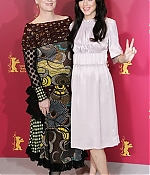 Filename=berlinale2006photocall016.jpg
Filesize=47KiB
Dimensions=307x500
Date added=Jun 11, 2009 berlinale2006photocall016.jpg
