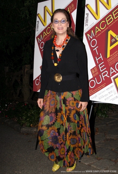 mothercourageopening010-023.jpg