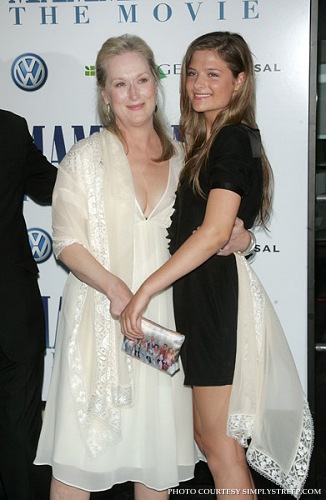 mammamianyprem079.jpg